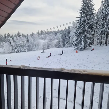 Na Stoku Lola 36 アパート