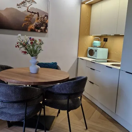 Na Stoku Lola 36 アパート